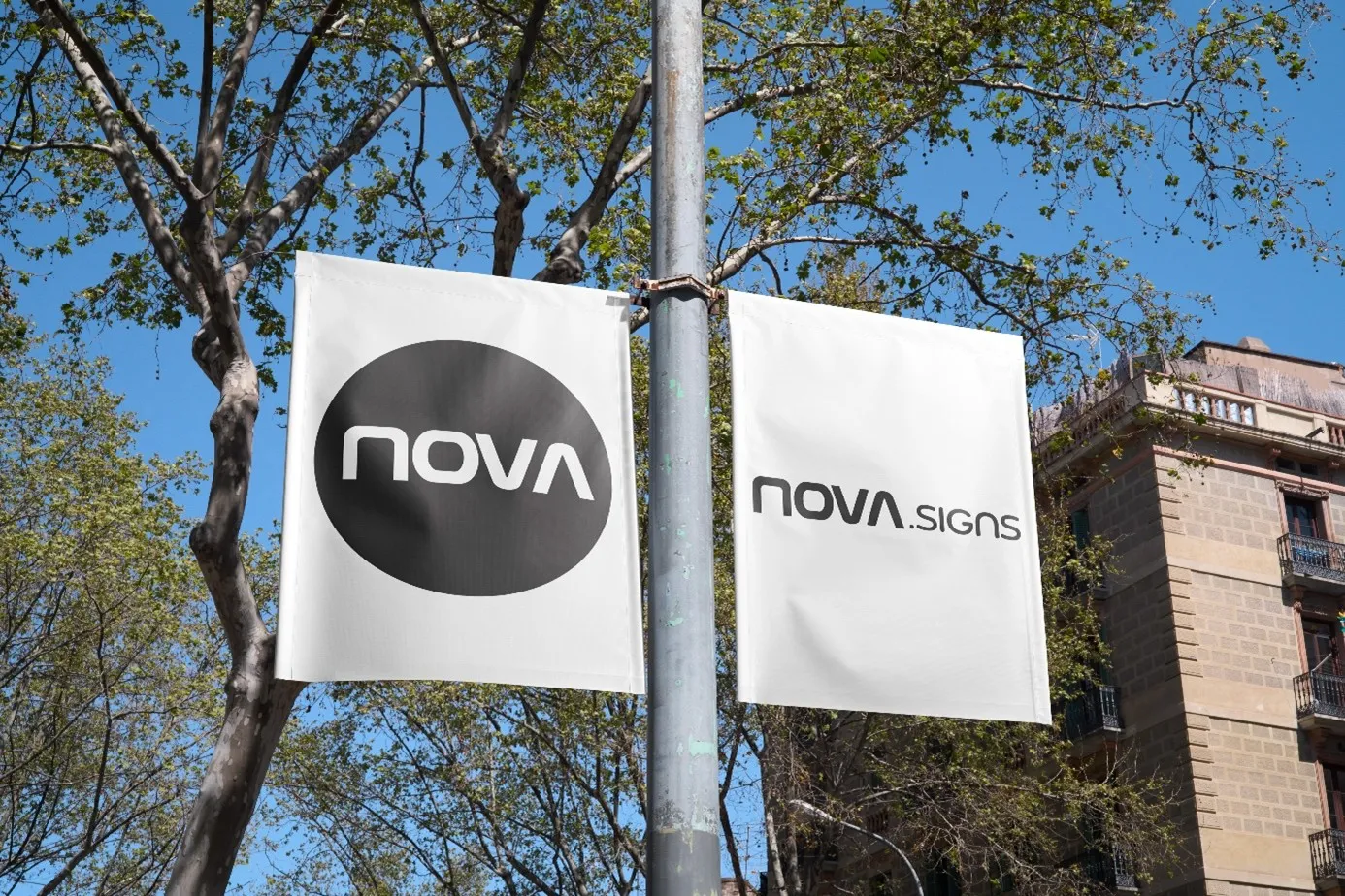 Werbebanner: Typen, Materialien, Druck und Montage. Das Logo von Nova Signs ist abgebildet